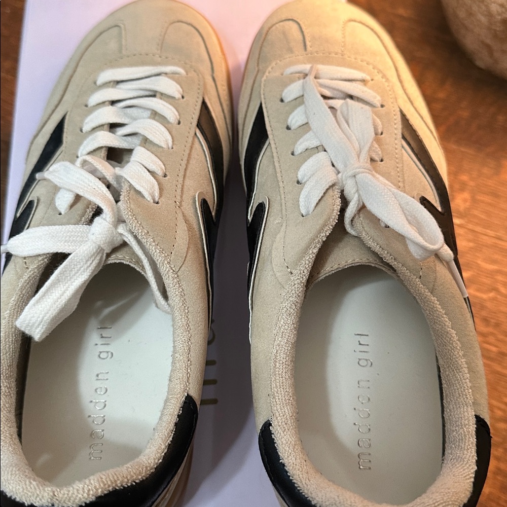 Madden Girl Taupe Gia Multicolor Sneakers. Size 9 - Picture 7 of 9